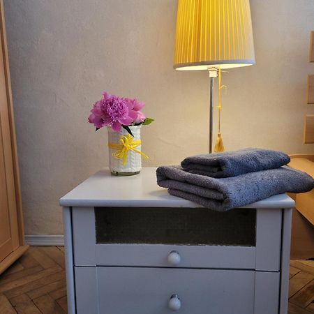 Sunflower Apartment Near Kiev Airport & Railway Station & Center City! Kyiv Exterior foto