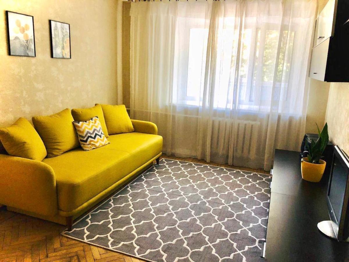 Sunflower Apartment Near Kiev Airport & Railway Station & Center City! Kyiv Exterior foto
