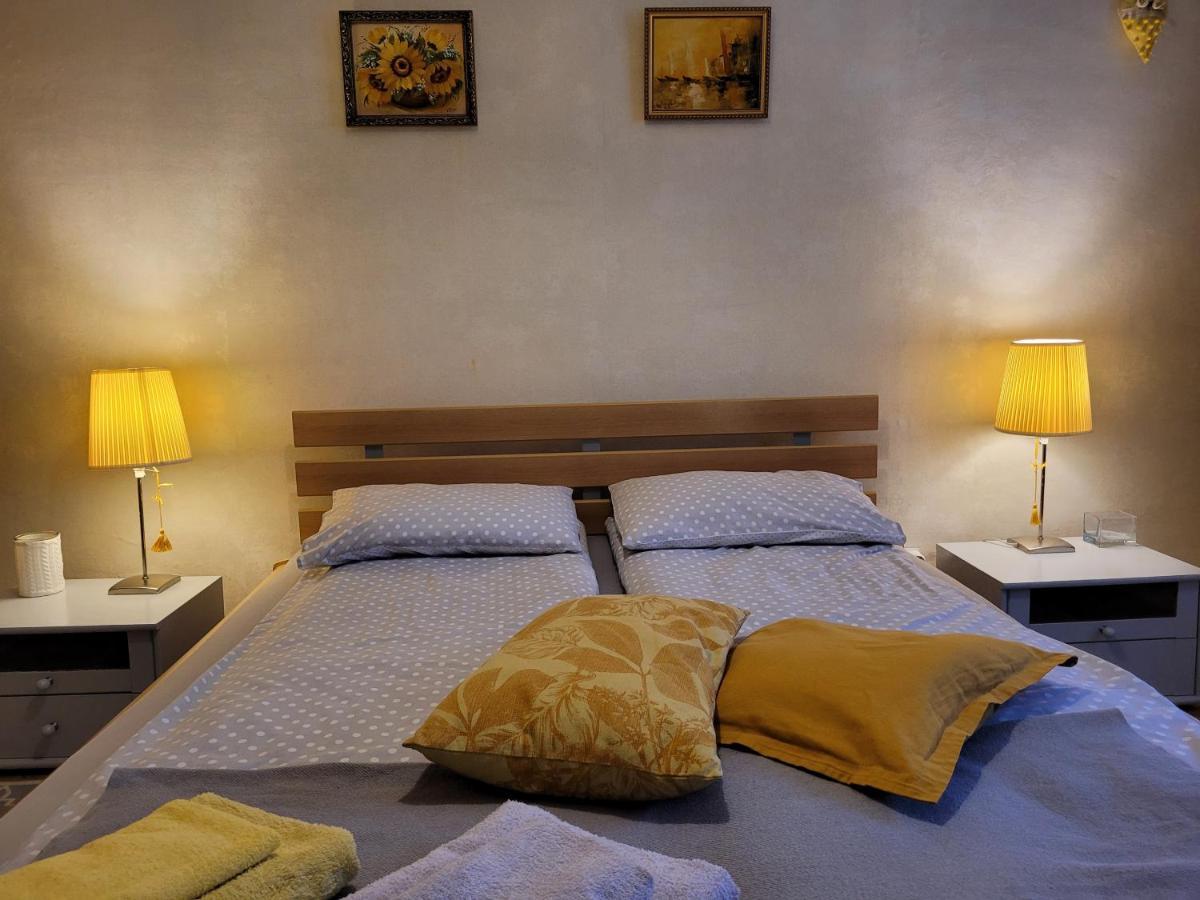 Sunflower Apartment Near Kiev Airport & Railway Station & Center City! Kyiv Exterior foto