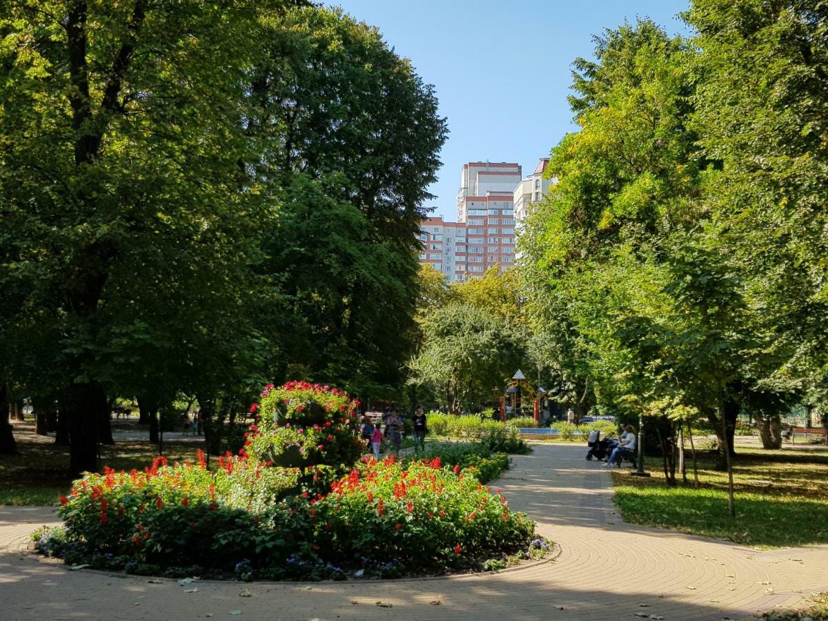 Sunflower Apartment Near Kiev Airport & Railway Station & Center City! Kyiv Exterior foto
