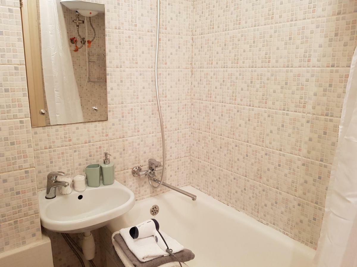 Sunflower Apartment Near Kiev Airport & Railway Station & Center City! Kyiv Exterior foto